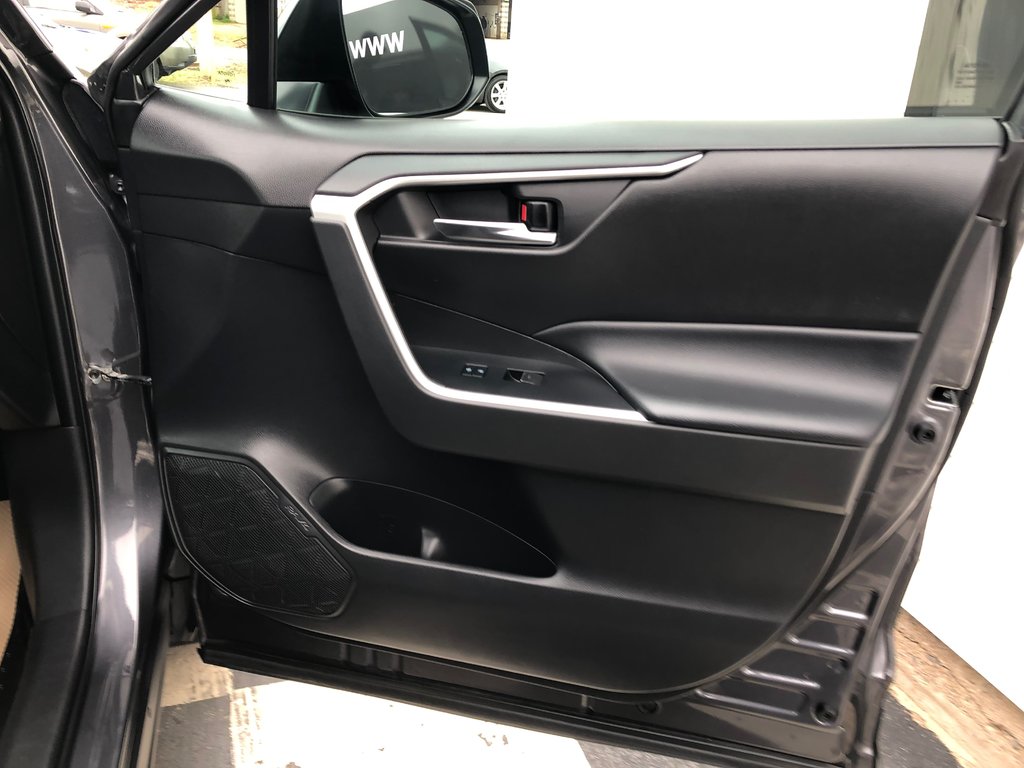 2022 Toyota RAV4 Hybrid SE - sunroof, heated steering wheel, a/c in Kentville, Nova Scotia - 23 - w1024h768px