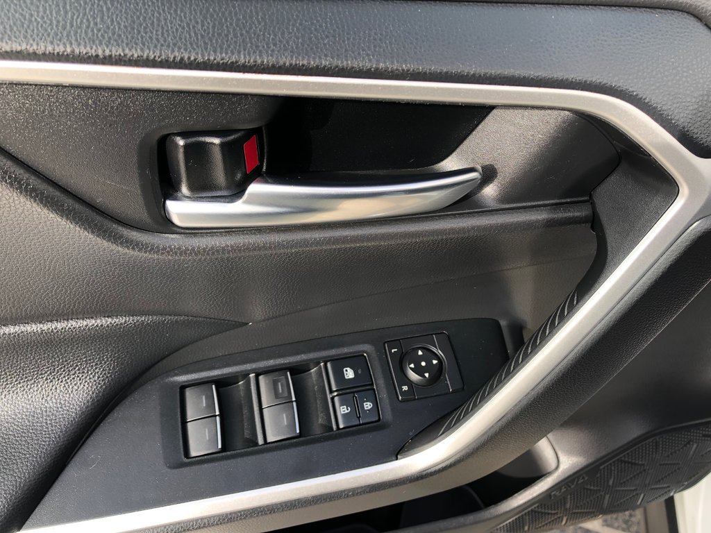 Toyota RAV4 XLE - Heated Steering Wheel & Seats, Carplay 2022 à COLDBROOK, Nouvelle-Écosse - 8 - w1024h768px