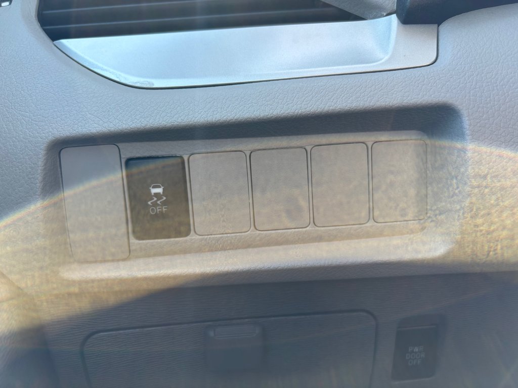 2019 Toyota Sienna LE - heated seats, hands free, cruise control, a/c in Kentville, Nova Scotia - 8 - w1024h768px