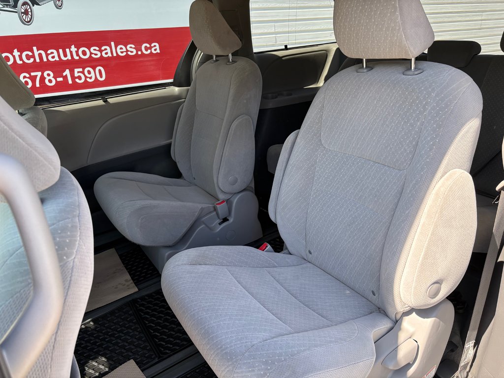 2019 Toyota Sienna LE - heated seats, hands free, cruise control, a/c in Kentville, Nova Scotia - 19 - w1024h768px