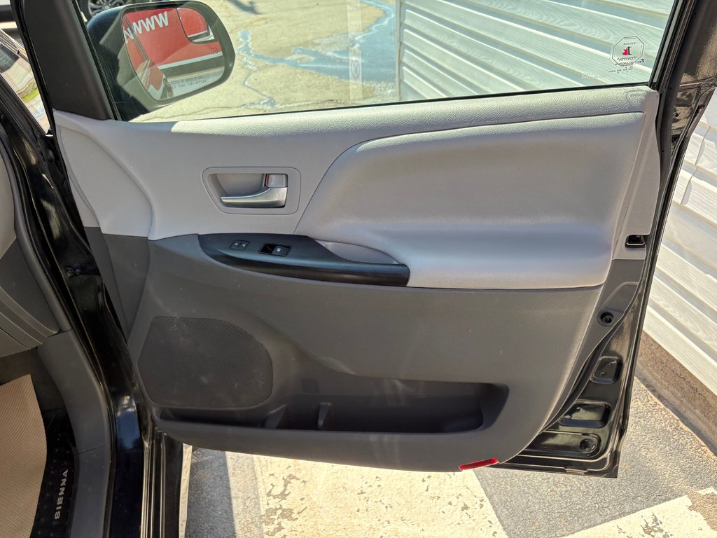 2019 Toyota Sienna LE - heated seats, hands free, cruise control, a/c in Kentville, Nova Scotia - 21 - w1024h768px