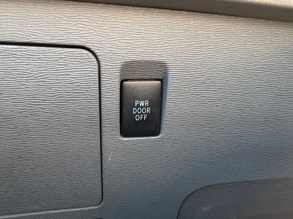 2019 Toyota Sienna LE - heated seats, hands free, cruise control, a/c in Kentville, Nova Scotia - 9 - w1024h768px