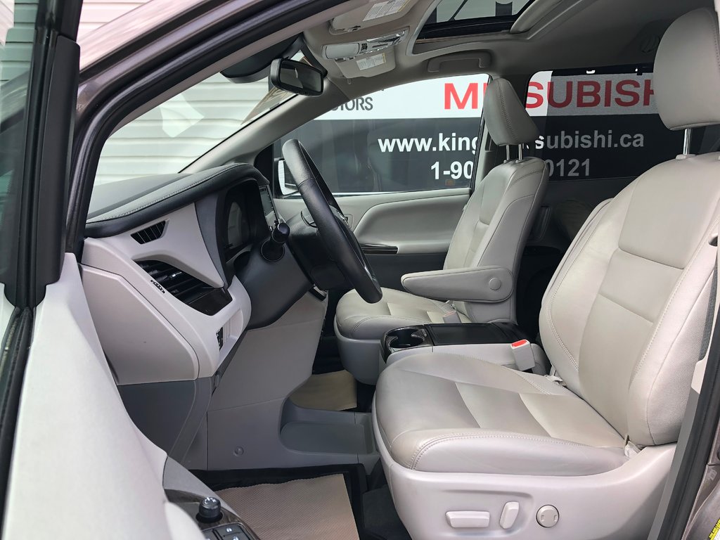 2020 Toyota Sienna XLE - sunroof, reverse camera, power seats, a/c in COLDBROOK, Nova Scotia - 16 - w1024h768px