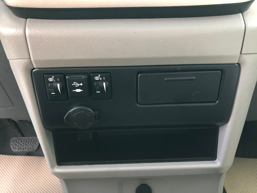 2020 Toyota Sienna XLE - sunroof, reverse camera, power seats, a/c in COLDBROOK, Nova Scotia - 15 - w1024h768px