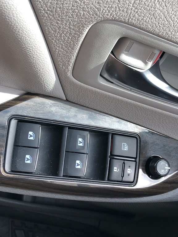 2020 Toyota Sienna XLE - sunroof, reverse camera, power seats, a/c in COLDBROOK, Nova Scotia - 9 - w1024h768px