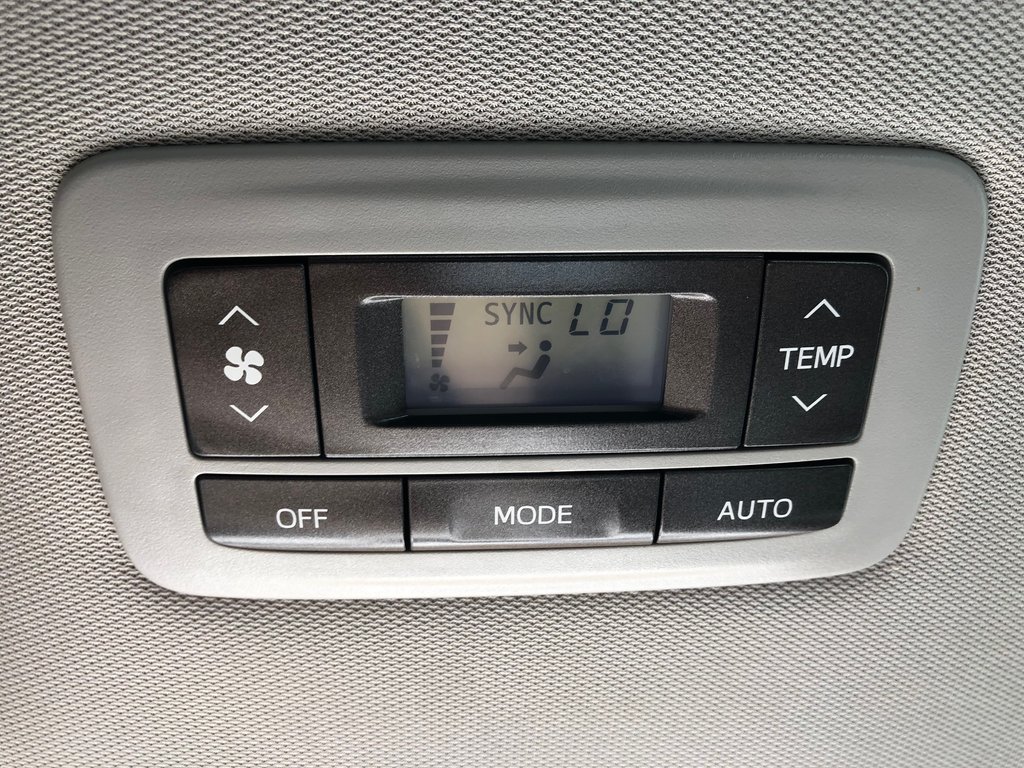 2020 Toyota Sienna XLE - sunroof, reverse camera, power seats, a/c in COLDBROOK, Nova Scotia - 20 - w1024h768px