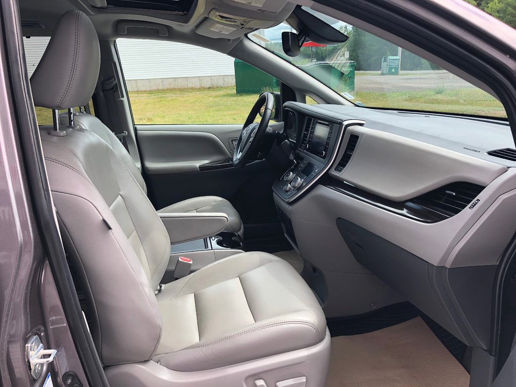 2020 Toyota Sienna XLE - sunroof, reverse camera, power seats, a/c in COLDBROOK, Nova Scotia - 27 - w1024h768px