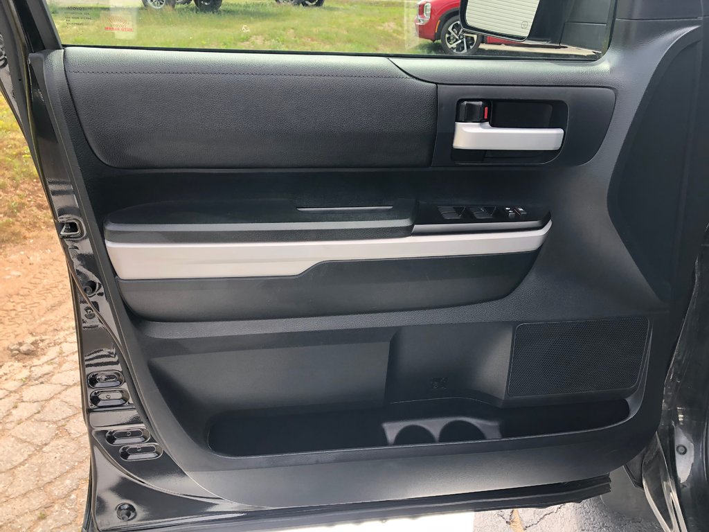 Toyota Tundra SR5 Plus - Reverse Camera, CD Player, 5.5' Bed 2018 à COLDBROOK, Nouvelle-Écosse - 10 - w1024h768px