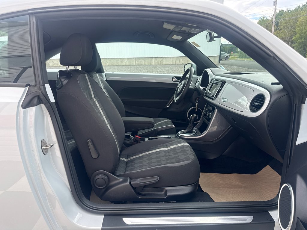 Volkswagen BEETLE  2017 à COLDBROOK, Nouvelle-Écosse - 16 - w1024h768px