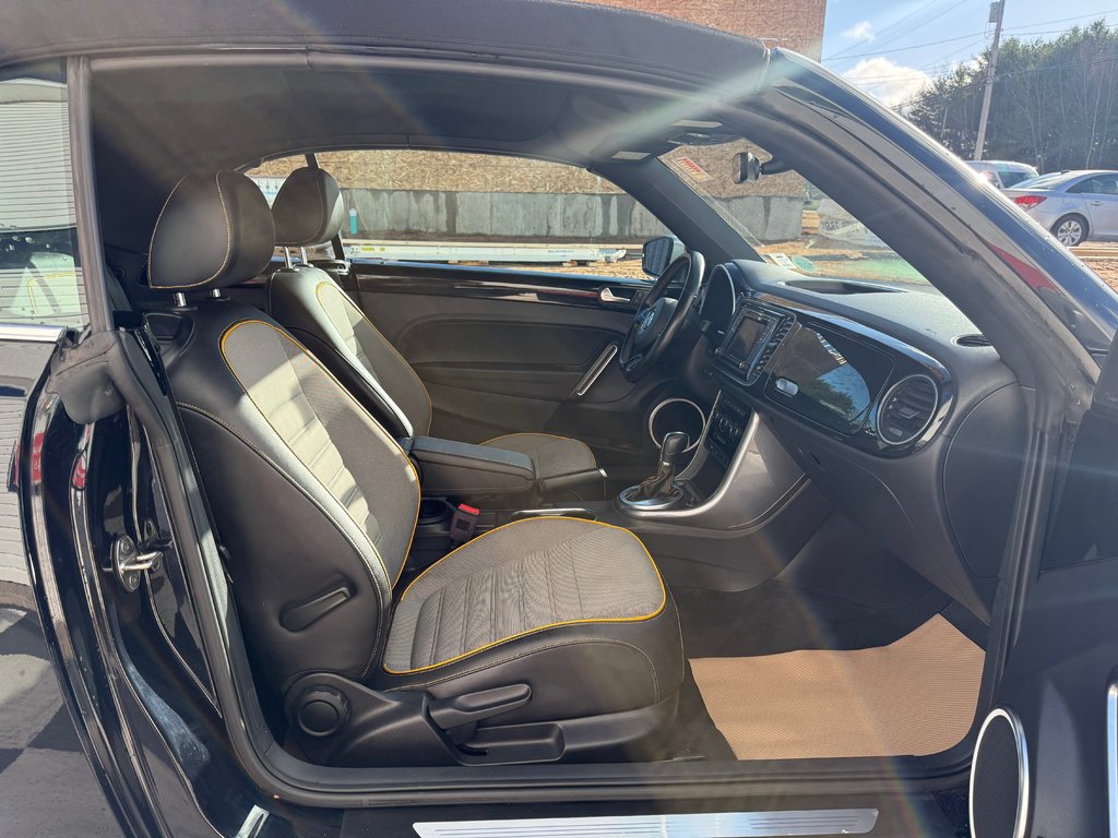 2019 Volkswagen BEETLE Dune, convertible, 2-door, keyless entry in COLDBROOK, Nova Scotia - 18 - w1024h768px