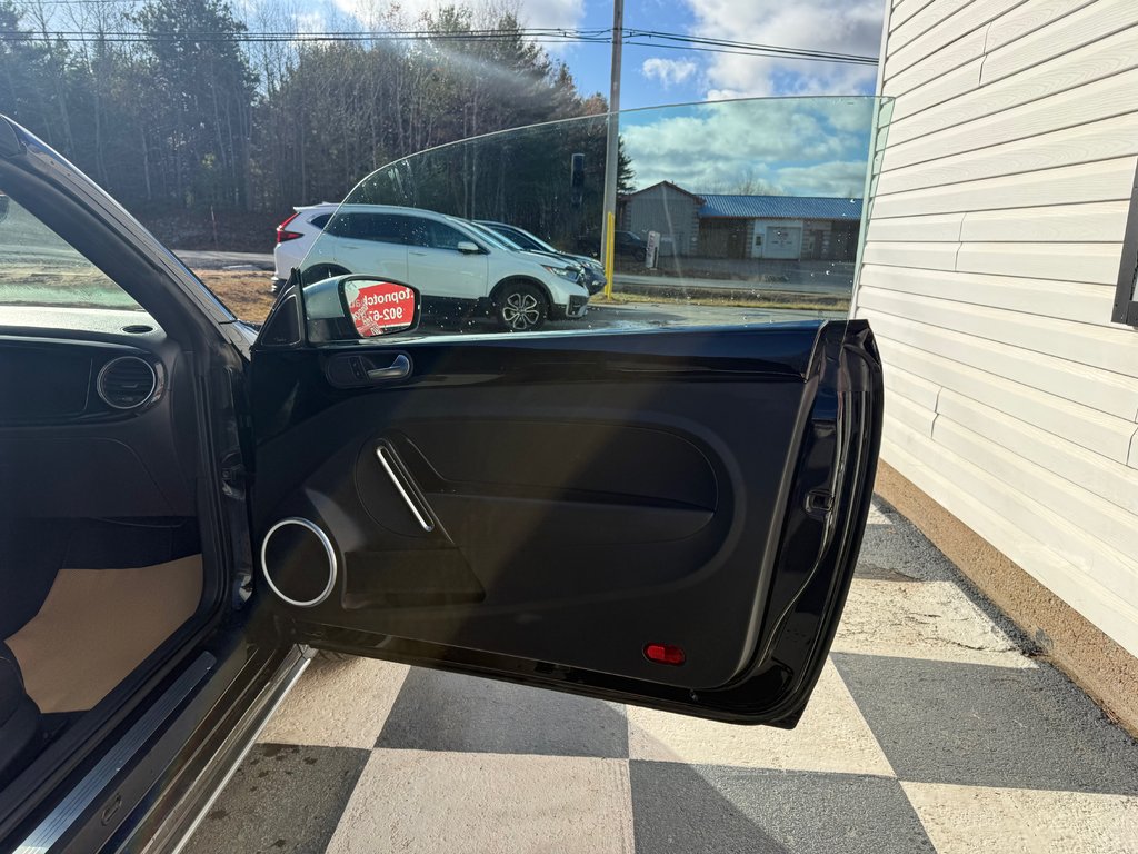 2019 Volkswagen BEETLE Dune, convertible, 2-door, keyless entry in COLDBROOK, Nova Scotia - 17 - w1024h768px