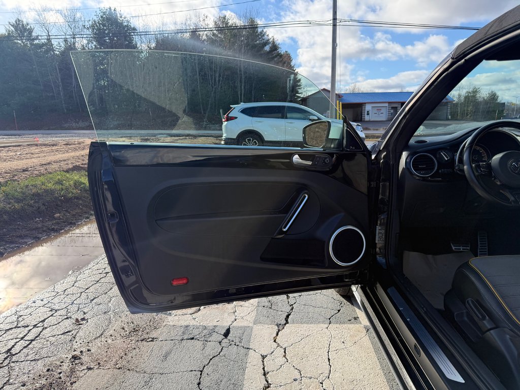 2019 Volkswagen BEETLE Dune, convertible, 2-door, keyless entry in COLDBROOK, Nova Scotia - 7 - w1024h768px