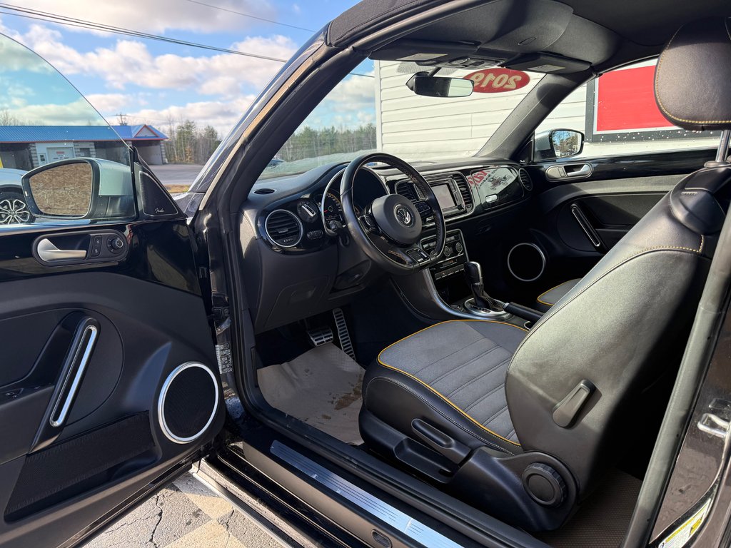 2019 Volkswagen BEETLE Dune, convertible, 2-door, keyless entry in COLDBROOK, Nova Scotia - 10 - w1024h768px