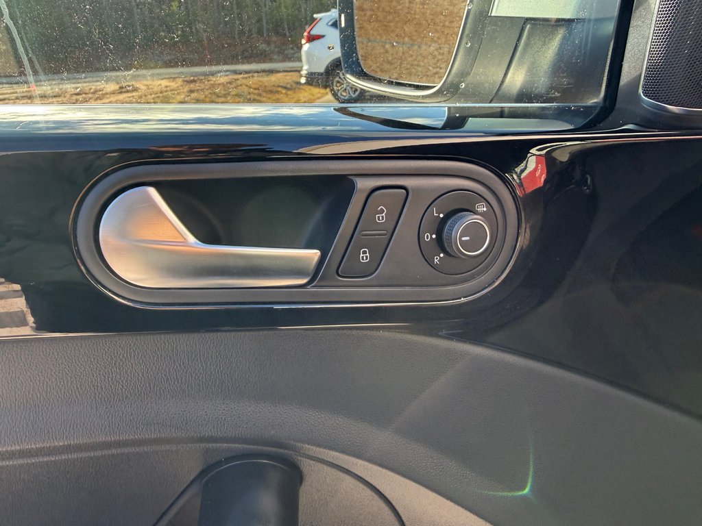 2019 Volkswagen BEETLE Dune, convertible, 2-door, keyless entry in COLDBROOK, Nova Scotia - 9 - w1024h768px