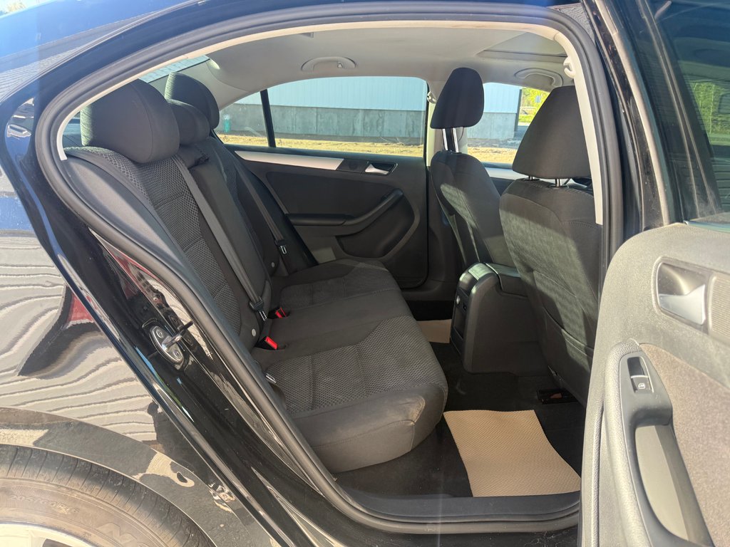 2014 Volkswagen JETTA Comfortline, Keyless entry, MP3, Cruise control in COLDBROOK, Nova Scotia - 16 - w1024h768px