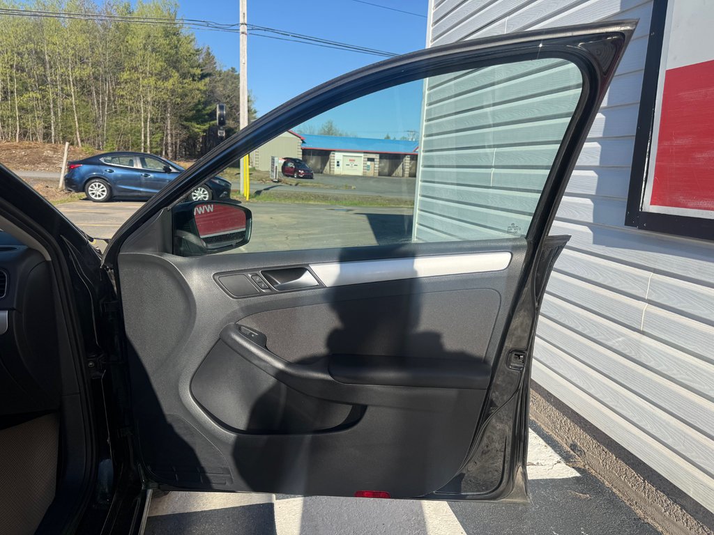 2014 Volkswagen JETTA Comfortline, Keyless entry, MP3, Cruise control in COLDBROOK, Nova Scotia - 17 - w1024h768px