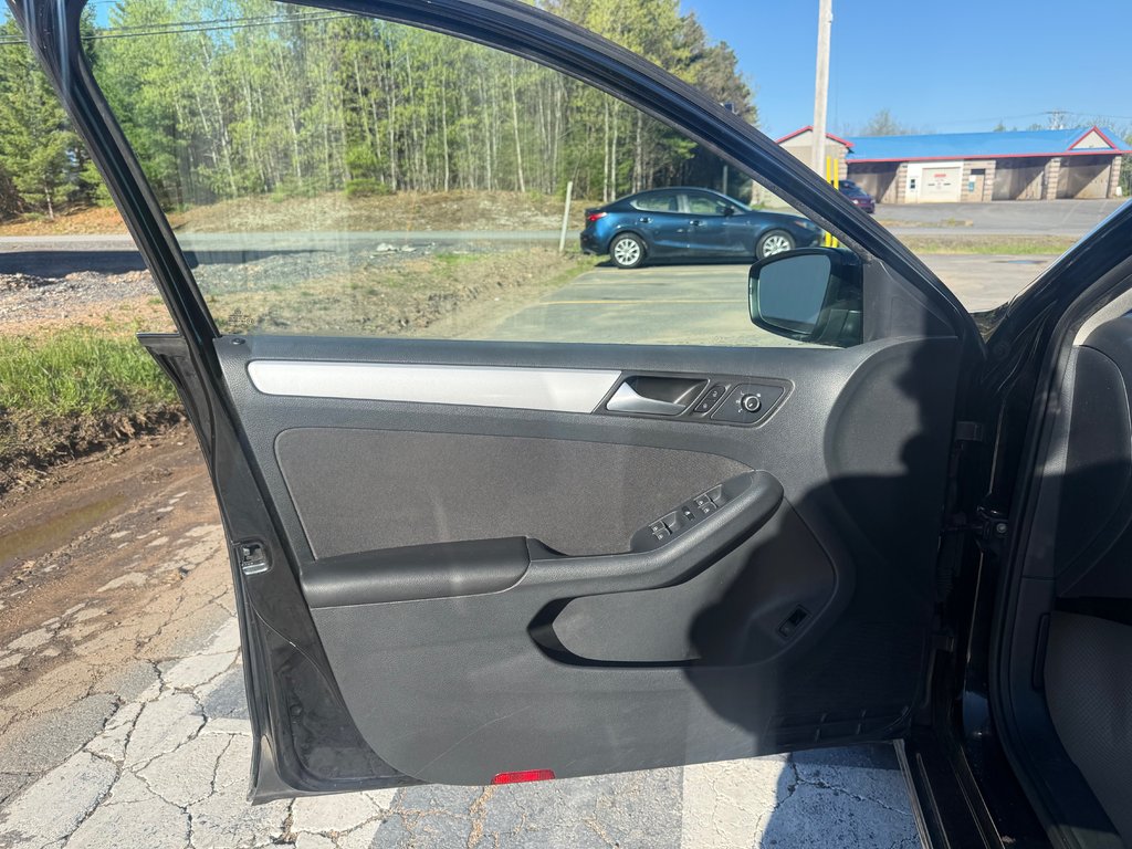 2014 Volkswagen JETTA Comfortline, Keyless entry, MP3, Cruise control in COLDBROOK, Nova Scotia - 7 - w1024h768px
