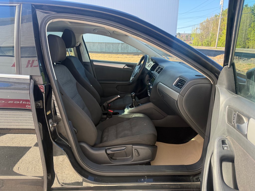 2014 Volkswagen JETTA Comfortline, Keyless entry, MP3, Cruise control in COLDBROOK, Nova Scotia - 18 - w1024h768px