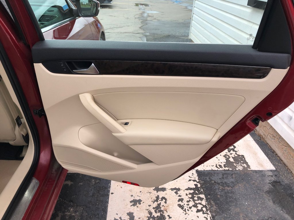 2015 Volkswagen Passat Highline- Diesel , Aftermarket head unit, Sunroof in COLDBROOK, Nova Scotia - 23 - w1024h768px