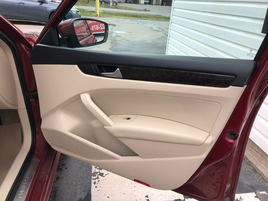 2015 Volkswagen Passat Highline- Diesel , Aftermarket head unit, Sunroof in COLDBROOK, Nova Scotia - 24 - w1024h768px