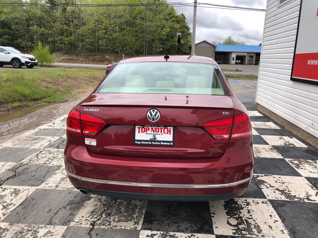 2015 Volkswagen Passat Highline- Diesel , Aftermarket head unit, Sunroof in COLDBROOK, Nova Scotia - 5 - w1024h768px