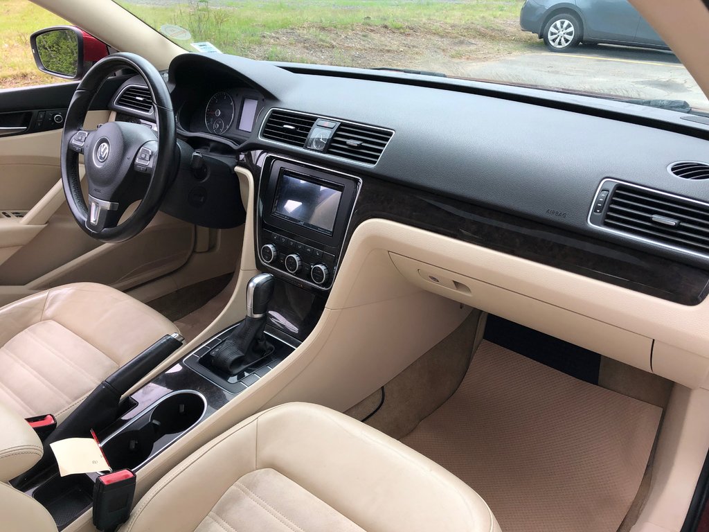 2015 Volkswagen Passat Highline- Diesel , Aftermarket head unit, Sunroof in COLDBROOK, Nova Scotia - 25 - w1024h768px