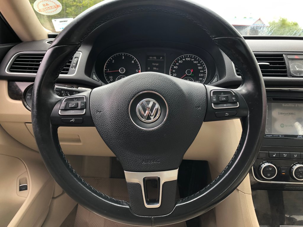 2015 Volkswagen Passat Highline- Diesel , Aftermarket head unit, Sunroof in COLDBROOK, Nova Scotia - 10 - w1024h768px