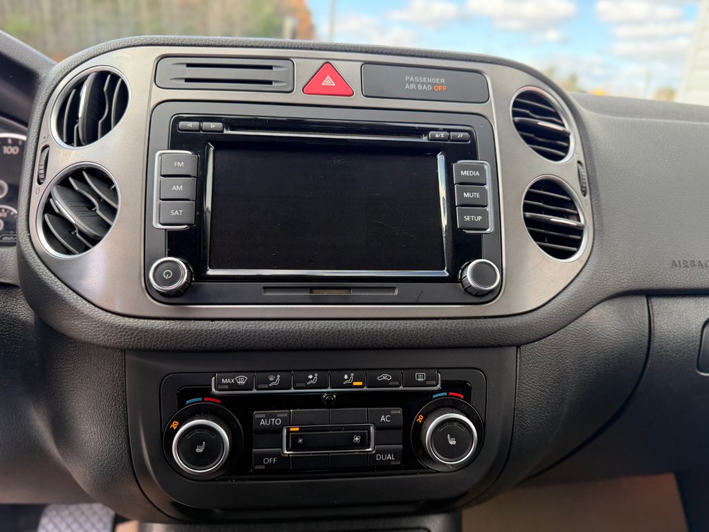 2011 Volkswagen TIGUAN Trendline, Keyless entry, Moonroof, 2.0L turbo in COLDBROOK, Nova Scotia - 12 - w1024h768px