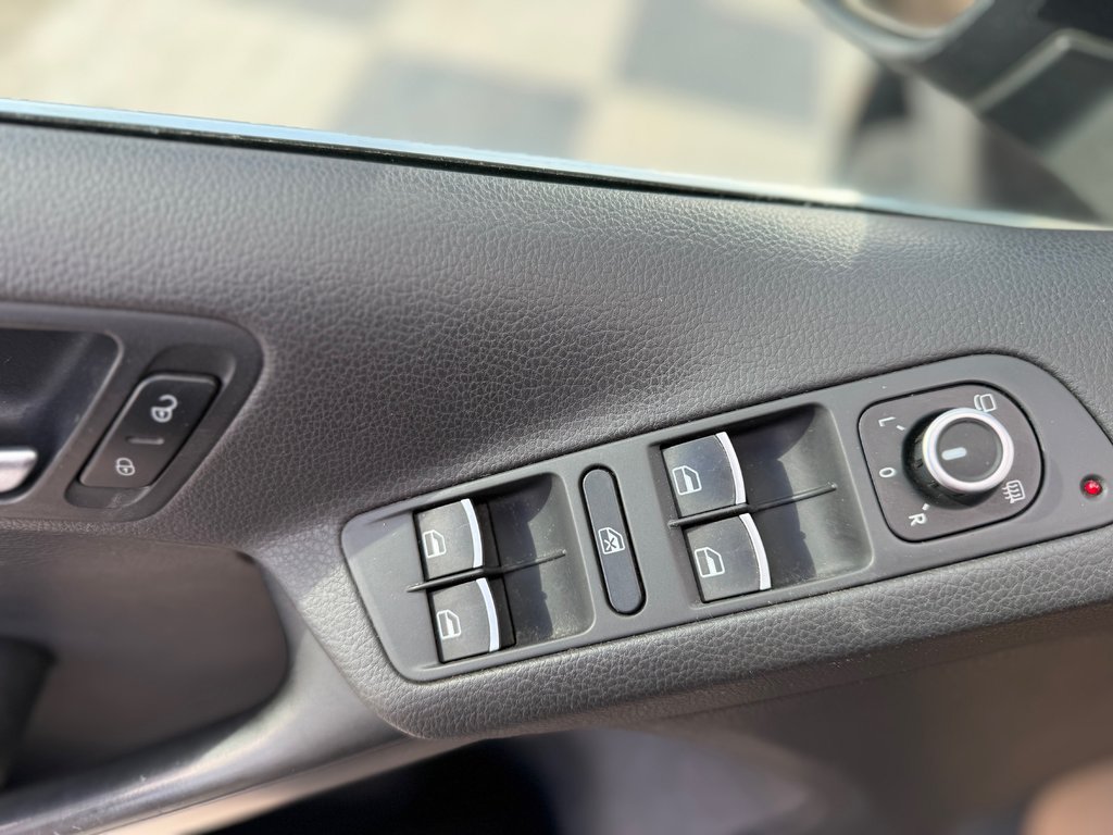 2011 Volkswagen TIGUAN Trendline, Keyless entry, Moonroof, 2.0L turbo in COLDBROOK, Nova Scotia - 8 - w1024h768px