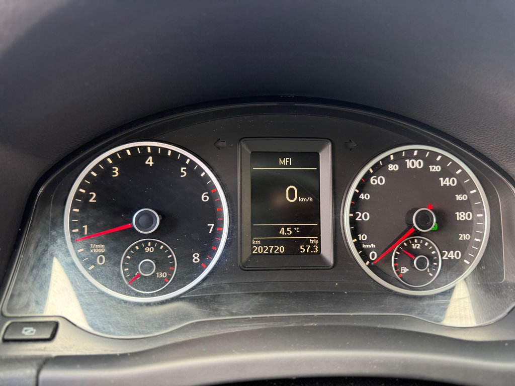 2011 Volkswagen TIGUAN Trendline, Keyless entry, Moonroof, 2.0L turbo in COLDBROOK, Nova Scotia - 11 - w1024h768px