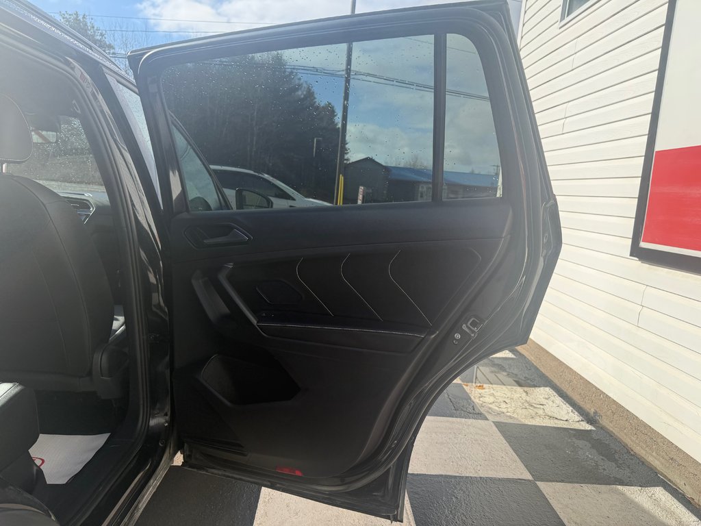 2023 Volkswagen TIGUAN Comfortline R-Line Black Edition in COLDBROOK, Nova Scotia - 18 - w1024h768px