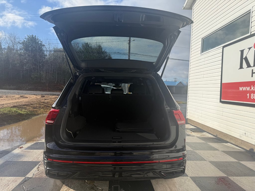 2023 Volkswagen TIGUAN Comfortline R-Line Black Edition in COLDBROOK, Nova Scotia - 17 - w1024h768px