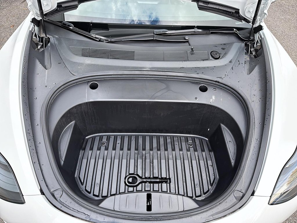 Tesla Model 3 BASE 2023-6