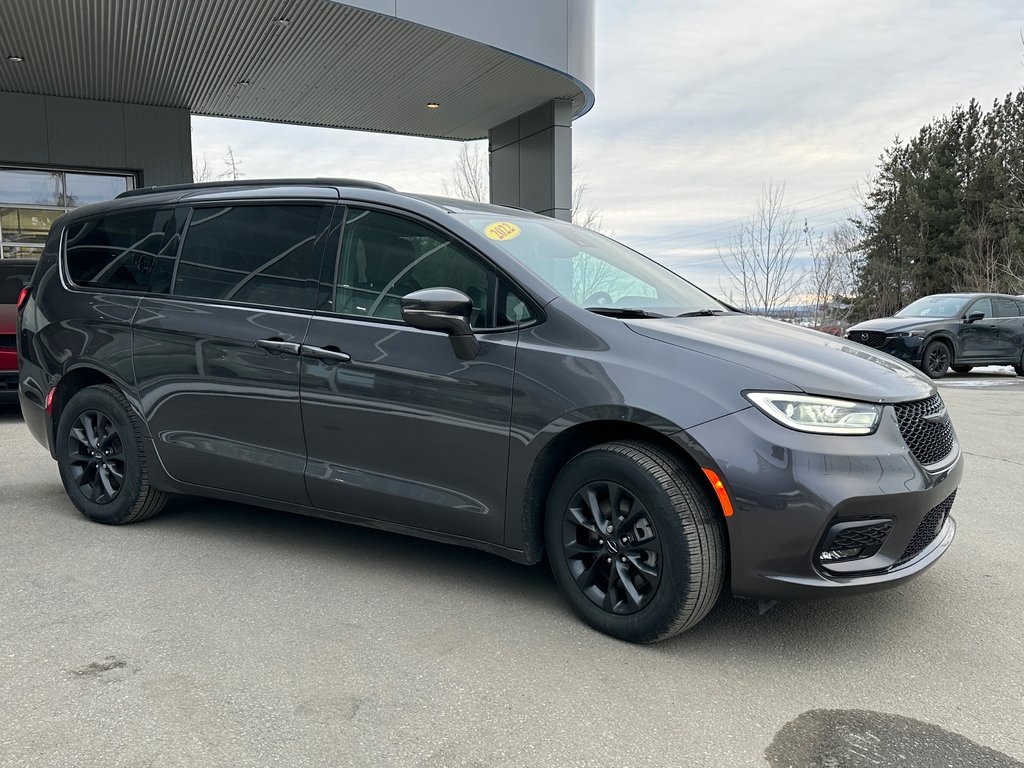 2022  Pacifica TOURING L All-wheel Drive in Mont-Tremblant, Quebec - 8 - w1024h768px