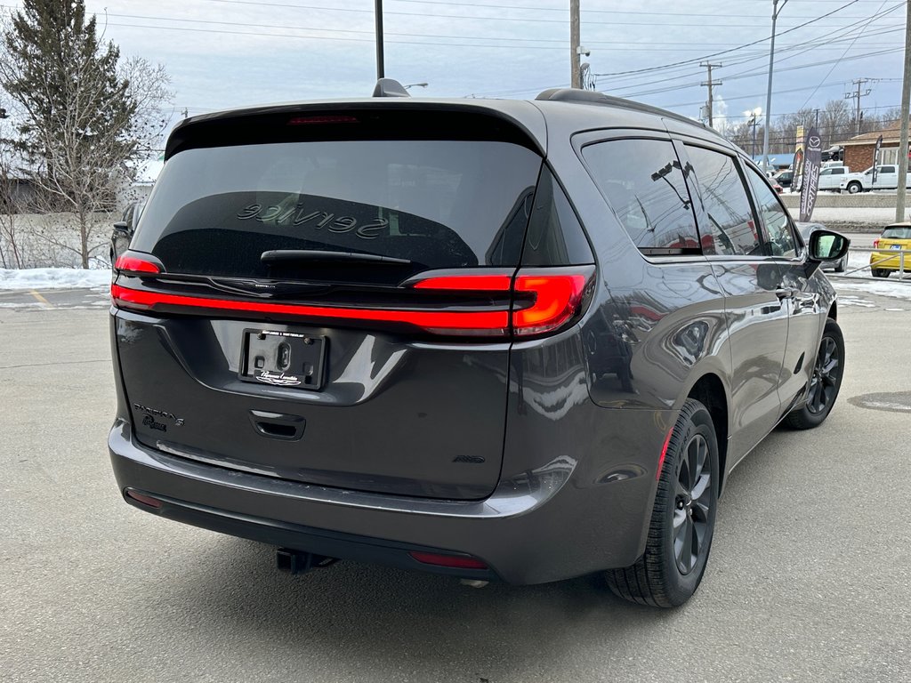 2022  Pacifica TOURING L All-wheel Drive in Mont-Tremblant, Quebec - 7 - w1024h768px