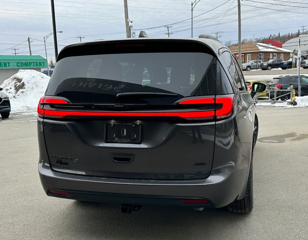 2022  Pacifica TOURING L All-wheel Drive in Mont-Tremblant, Quebec - 6 - w1024h768px