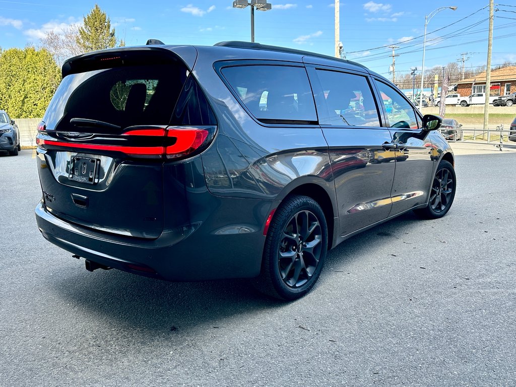 2022  Pacifica Touring L in Mont-Tremblant, Quebec - 4 - w1024h768px