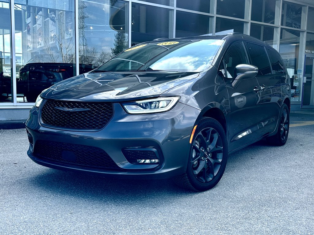 2022  Pacifica Touring L in Mont-Tremblant, Quebec - 10 - w1024h768px