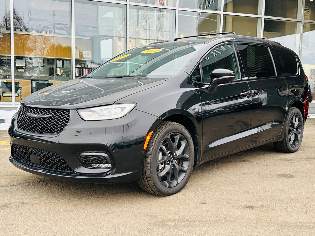 2022  Pacifica Limited in Mont-Tremblant, Quebec - 1 - w1024h768px