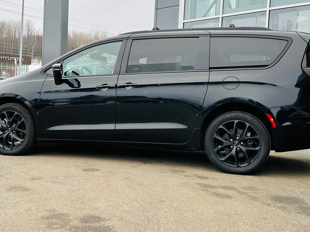 2022  Pacifica Limited in Mont-Tremblant, Quebec - 3 - w1024h768px