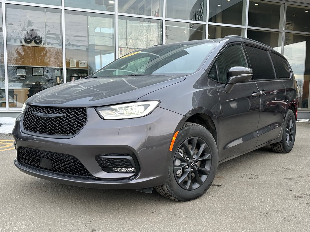 2022  Pacifica Touring L in Mont-Laurier, Quebec - 1 - w1024h768px