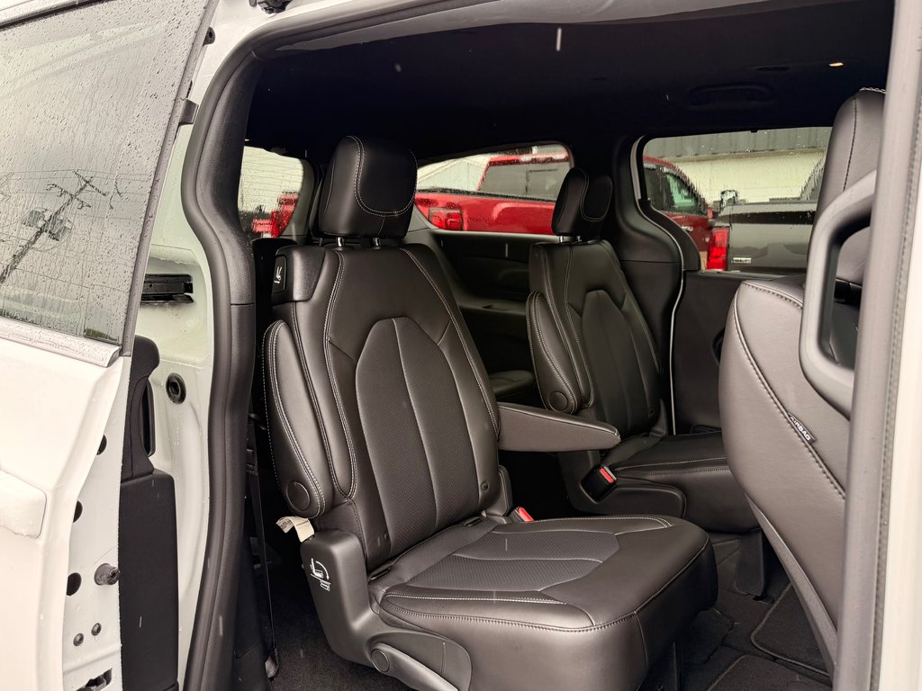 Chrysler Pacifica SELECT 2026 à Mont-Tremblant, Québec - 15 - w1024h768px