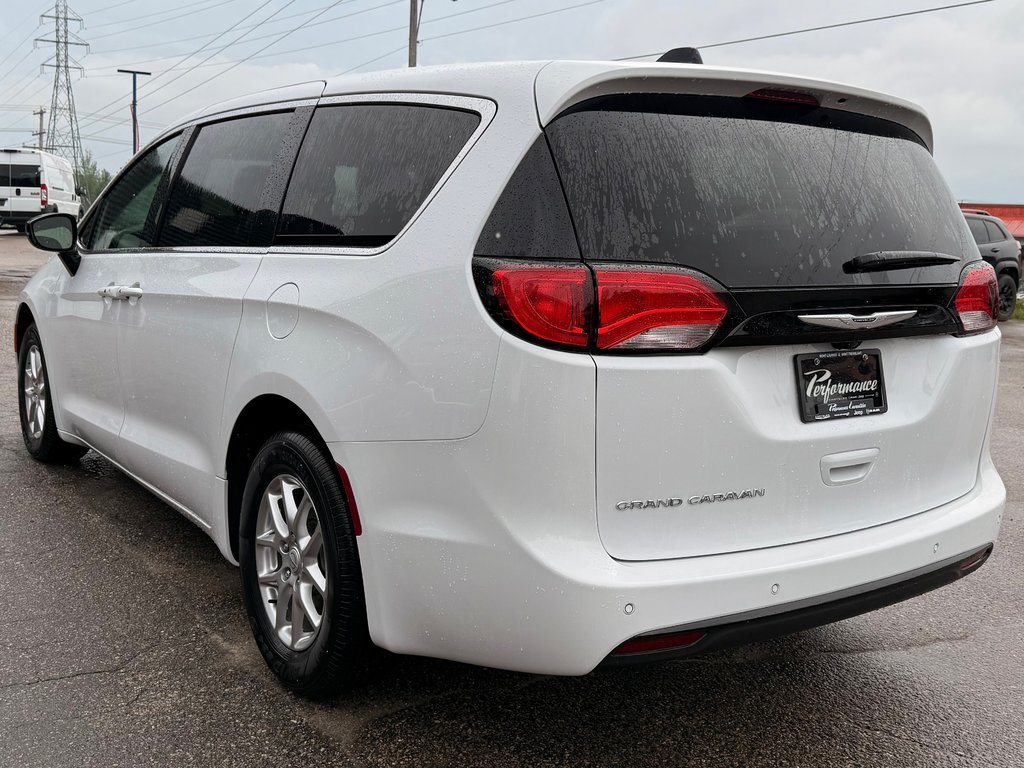Chrysler Pacifica SELECT 2026 à Mont-Tremblant, Québec - 7 - w1024h768px