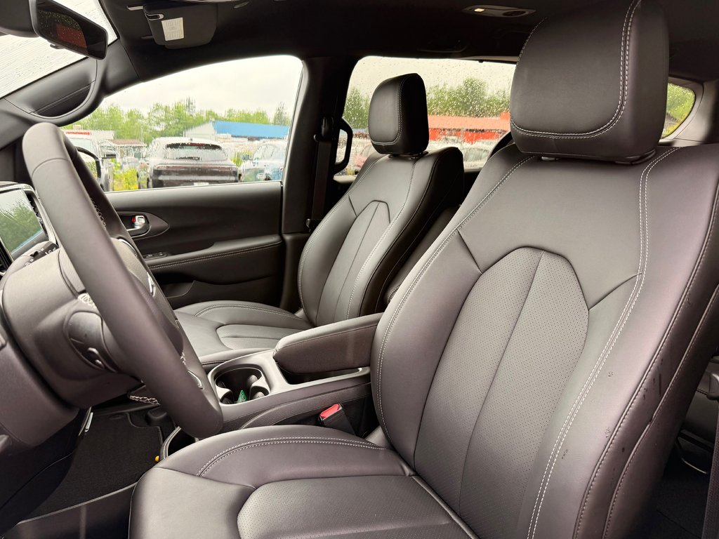 Chrysler Pacifica SELECT 2026 à Mont-Tremblant, Québec - 13 - w1024h768px