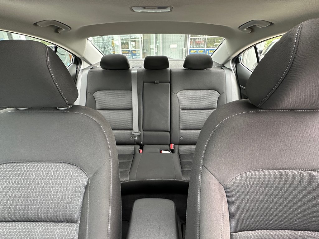 2017 Hyundai Elantra GLS in Mont-Tremblant, Quebec - 9 - w1024h768px