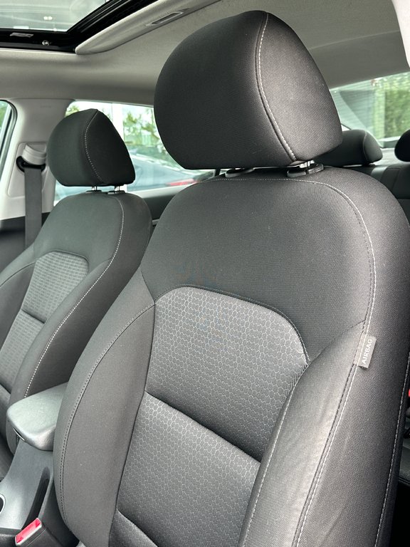 2017 Hyundai Elantra GLS in Mont-Tremblant, Quebec - 15 - w1024h768px