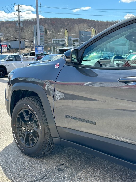 2023  Cherokee Trailhawk in Mont-Tremblant, Quebec - 15 - w1024h768px
