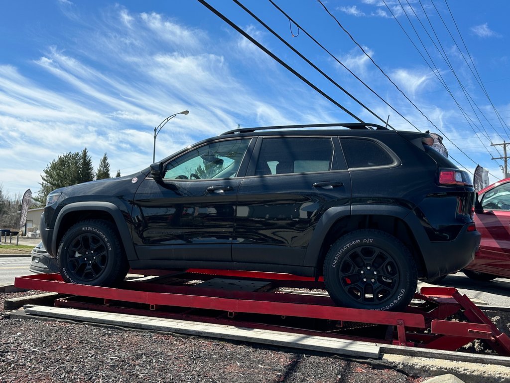 2023  Cherokee Trailhawk in Mont-Tremblant, Quebec - 2 - w1024h768px