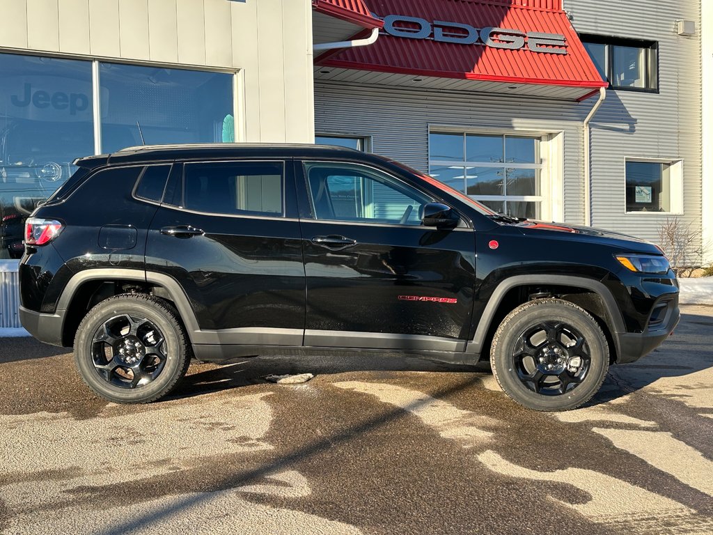 2024  Compass TRAILHAWK in Mont-Tremblant, Quebec - 8 - w1024h768px