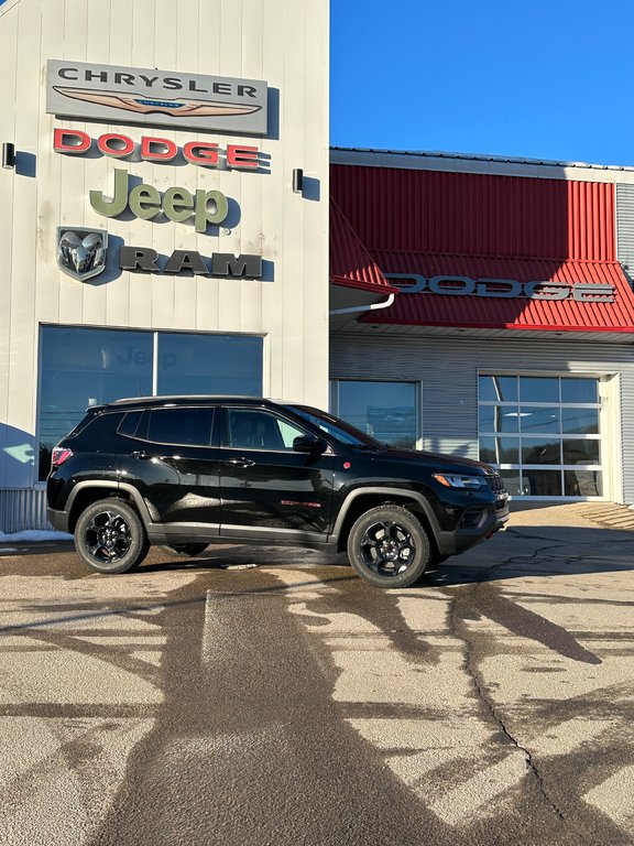 2024  Compass TRAILHAWK in Mont-Tremblant, Quebec - 29 - w1024h768px
